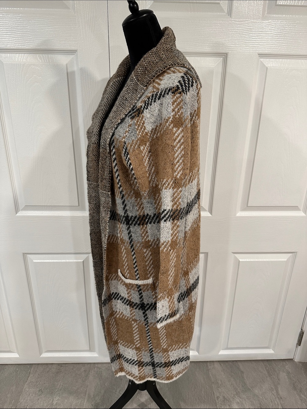 Joseph A. Long Open-Front Plaid Cardigan Sweater in Brown and White. Size L - Picture 2 of 9